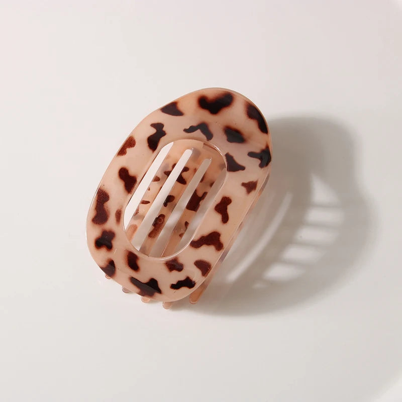 Fashion Oval Hair Claw Clip for Women New Design Leopard Matte Curved Flat Styling Barrettes Acrylic Lying down Hair Accessories